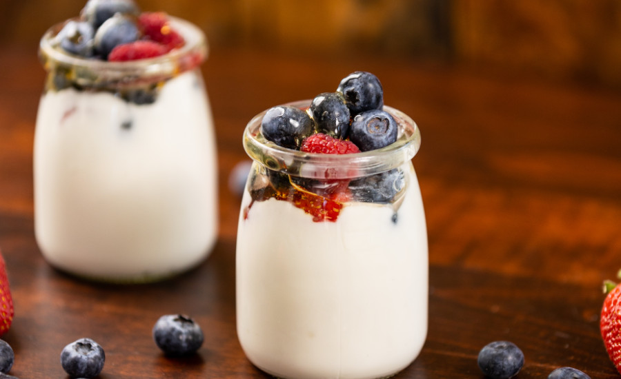 berry yogurt with honey